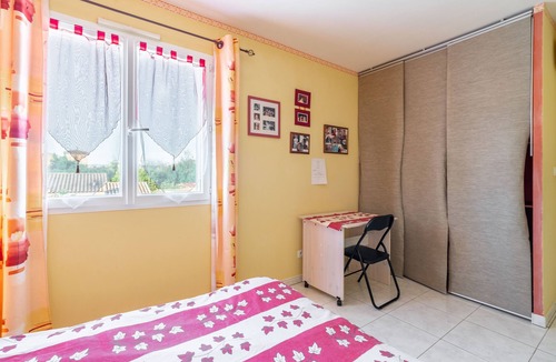 Puisserguier Bed & Breakfast | Bed and Breakfast 'Chambre D'hôtes - Chambre' with Private Pool, Wi-Fi and Air Conditioning