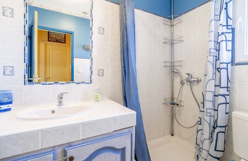 Puisserguier Bed & Breakfast | Bed and Breakfast 'Chambre D'hôtes - Chambre' with Private Pool, Wi-Fi and Air Conditioning