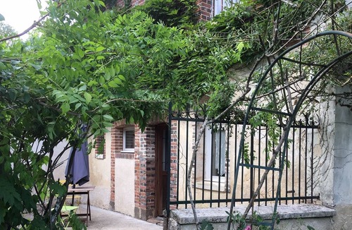 Saint-Fargeau House | Bed and breakfast with swimming pool, "La terrasse"