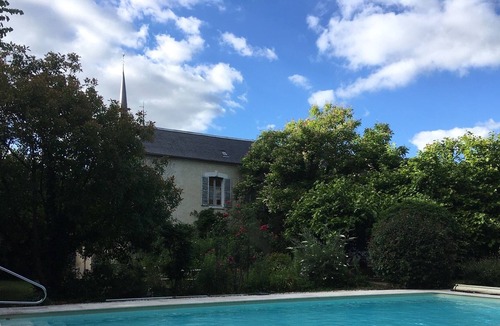 Saint-Fargeau House | bed and breakfast with swimming pool, "the workshop"