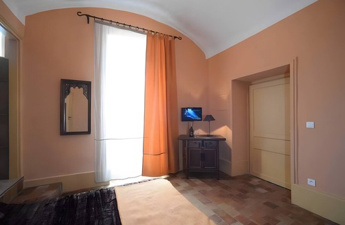 Saint-Germain Bed & Breakfast | Bed and Breakfast 'Chambre Fronce' with Shared Terrace, Shared Garden and Wi-Fi