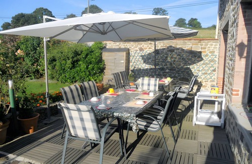 Saint-Guinoux Bed & Breakfast | Bed and Breakfast 'La Suite' with Shared Pool, Shared Terrace and Wi-Fi