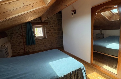 Saint-Julien-Labrousse Bed & Breakfast | Bed and Breakfast 'Framboise' with Shared Terrace, Shared Garden and Wi-Fi