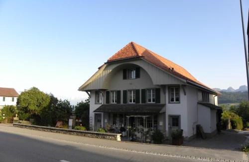 Rueggisberg Hotel | Bed and Breakfast Gantrisch Cottage Ferienzimmer