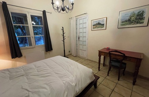 Caderousse Bed & Breakfast | Bed and breakfast in a large Provencal farmhouse