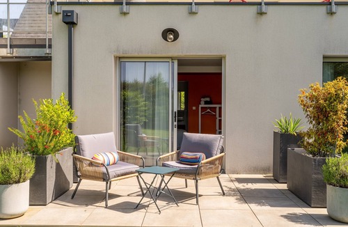 Malville Bed & Breakfast | Bed and Breakfast 'Kerwall - Chambre Double' with Shared Pool, Private Terrace and Wi-Fi