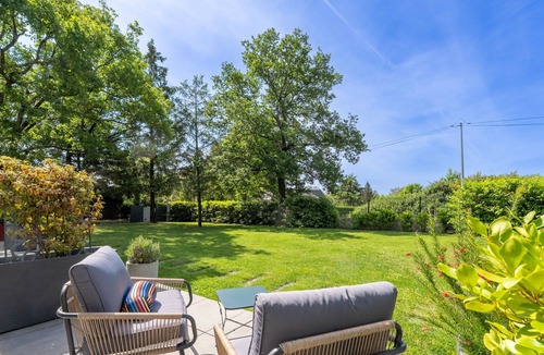 Malville Bed & Breakfast | Bed and Breakfast 'Kerwall - Chambre Double' with Shared Pool, Private Terrace and Wi-Fi