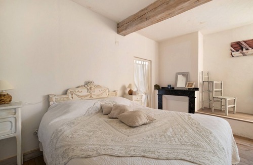 Rieucros Bed & Breakfast | Bed and Breakfast 'L'Étable' with Shared Terrace, Shared Garden and Wi-Fi