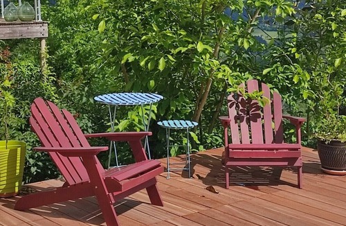 Enguiales Bed & Breakfast | Bed and Breakfast 'La Chambre Des Fleurs' with Shared Pool, Private Terrace and Wi-Fi
