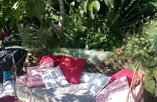 Enguiales Bed & Breakfast | Bed and Breakfast 'La Chambre Des Fleurs' with Shared Pool, Private Terrace and Wi-Fi