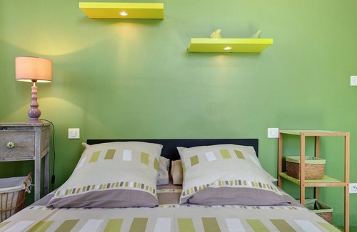 La Reorthe Bed & Breakfast | Bed and Breakfast 'La Baritaudière - Suite Kiwi' with Shared Garden and Wi-Fi