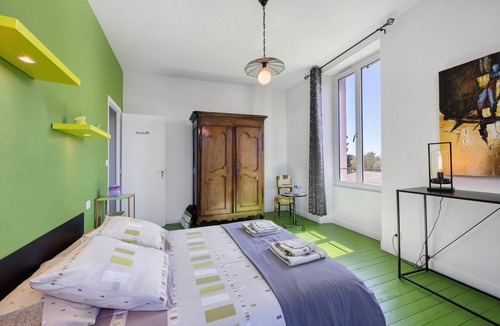 La Reorthe Bed & Breakfast | Bed and Breakfast 'La Baritaudière - Suite Kiwi' with Shared Garden and Wi-Fi