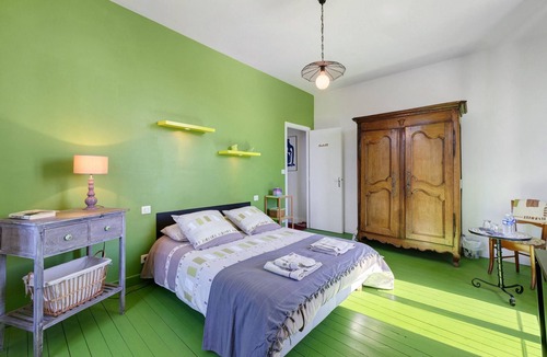 La Reorthe Bed & Breakfast | Bed and Breakfast 'La Baritaudière - Suite Kiwi' with Shared Garden and Wi-Fi
