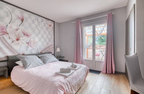 Le Fraysse Bed & Breakfast | Bed and Breakfast 'La Des Lys' with Shared Pool, Shared Garden and Wi-Fi