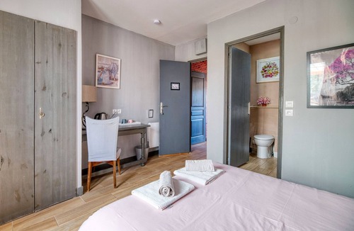 Le Fraysse Bed & Breakfast | Bed and Breakfast 'La Des Lys' with Shared Pool, Shared Garden and Wi-Fi