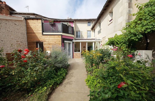 Latille Bed & Breakfast | Bed and Breakfast La Loge des Fées Ch. Ondine