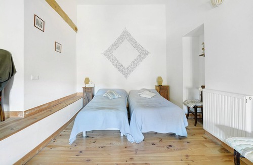 Rieucros Bed & Breakfast | Bed and Breakfast 'La Mare' with Shared Terrace, Shared Garden and Wi-Fi