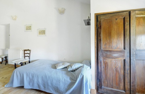 Rieucros Bed & Breakfast | Bed and Breakfast 'La Mare' with Shared Terrace, Shared Garden and Wi-Fi