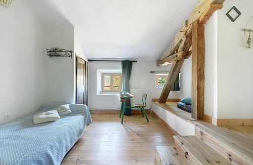 Rieucros Bed & Breakfast | Bed and Breakfast 'La Mare' with Shared Terrace, Shared Garden and Wi-Fi