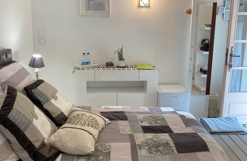 Puget Bed & Breakfast | Bed and Breakfast 'La Réglisse' with Shared Pool, Wi-Fi and Air Conditioning