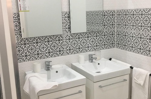 Puget Bed & Breakfast | Bed and Breakfast 'La Réglisse' with Shared Pool, Wi-Fi and Air Conditioning