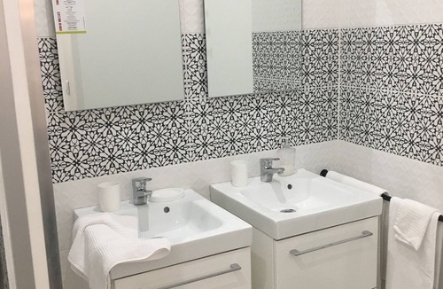 Puget Bed & Breakfast | Bed and Breakfast 'La Réglisse' with Shared Pool, Wi-Fi and Air Conditioning