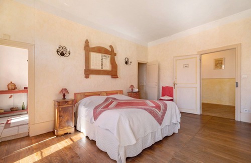 Rieucros Bed & Breakfast | Bed and Breakfast 'Le Bosquet' with Shared Terrace, Shared Garden and Wi-Fi