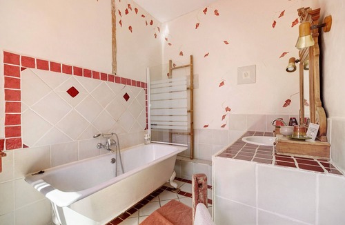 Rieucros Bed & Breakfast | Bed and Breakfast 'Le Bosquet' with Shared Terrace, Shared Garden and Wi-Fi
