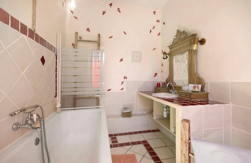 Rieucros Bed & Breakfast | Bed and Breakfast 'Le Bosquet' with Shared Terrace, Shared Garden and Wi-Fi