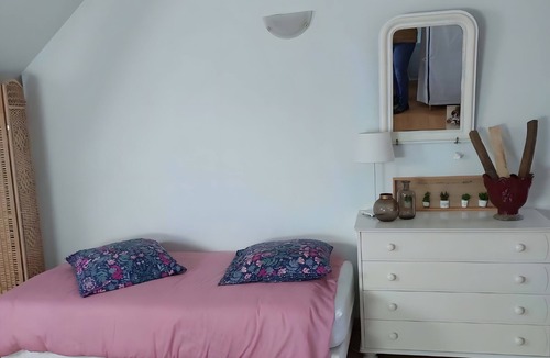 Rigny-Usse Bed & Breakfast | Bed and Breakfast 'Les Sept Arpents' with Shared Garden and Wi-Fi