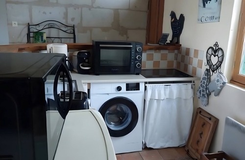 Rigny-Usse Bed & Breakfast | Bed and Breakfast 'Les Sept Arpents' with Shared Garden and Wi-Fi