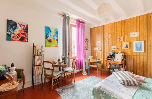 Chedigny Bed & Breakfast | Bed and Breakfast 'Le Jardin Pictural De Garance' with Shared Garden and Wi-Fi