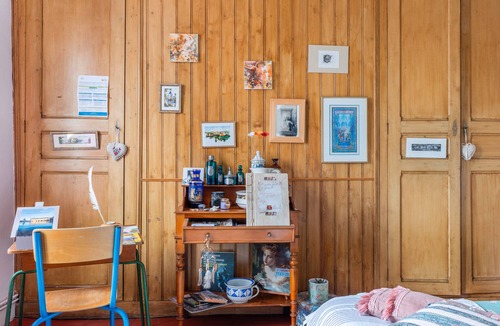 Chedigny Bed & Breakfast | Bed and Breakfast 'Le Jardin Pictural De Garance' with Shared Garden and Wi-Fi