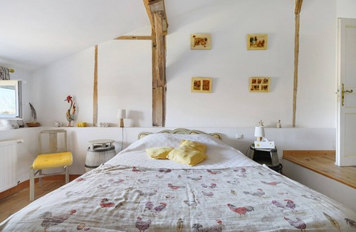 Rieucros Bed & Breakfast | Bed and Breakfast 'Le Poulailler' with Shared Terrace, Shared Garden and Wi-Fi