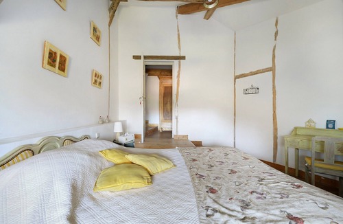 Rieucros Bed & Breakfast | Bed and Breakfast 'Le Poulailler' with Shared Terrace, Shared Garden and Wi-Fi