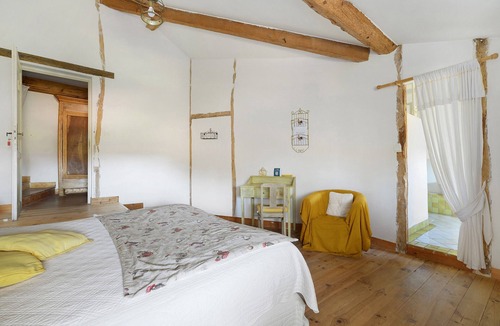 Rieucros Bed & Breakfast | Bed and Breakfast 'Le Poulailler' with Shared Terrace, Shared Garden and Wi-Fi