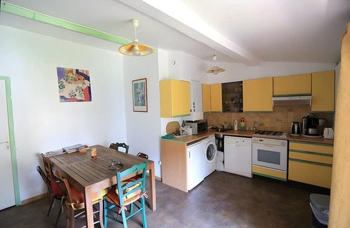 Les Cinq Avenues Bed & Breakfast | Bed and Breakfast 'Les Citronniers - Chapeaux' with Shared Terrace, Wi-Fi and Air Conditioning