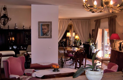 Le Rouret Bed & Breakfast | Bed and Breakfast 'Li Estella' with Shared Terrace, Wi-Fi and Air Conditioning