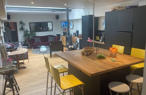 Bois Blancs Boat Rental | Bed and breakfast on a houseboat
