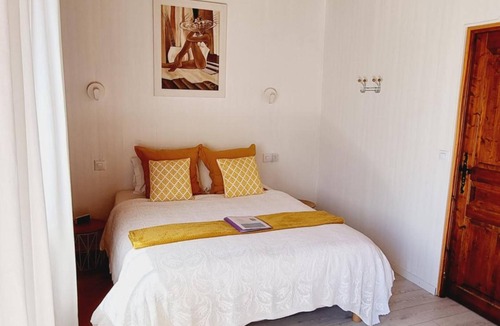 La Salvetat-sur-Agout House | Bed and breakfast 'Saints-Peyres' with Shared Terrace, Wi-Fi