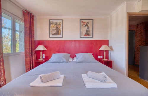 Le Fraysse Bed & Breakfast | Bed and Breakfast 'Toulouse Lautrec' with Shared Pool, Shared Garden and Wi-Fi