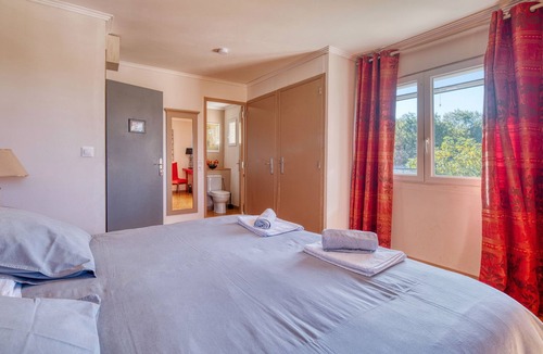 Le Fraysse Bed & Breakfast | Bed and Breakfast 'Toulouse Lautrec' with Shared Pool, Shared Garden and Wi-Fi