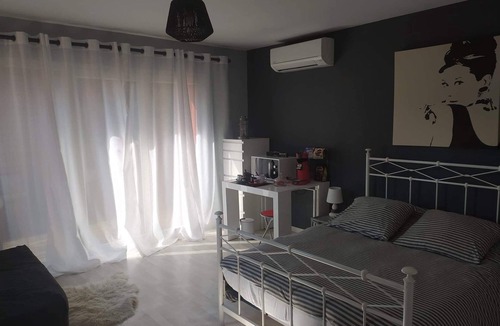 Chabeuil Bed & Breakfast | Bed and breakfast with private entrance