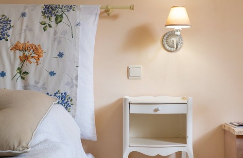 Moustiers-Sainte-Marie Bed & Breakfast | Bed and Breakfast 'Le Mas Du - Chambre Loup' with Mountain View, Shared Terrace and Wi-Fi