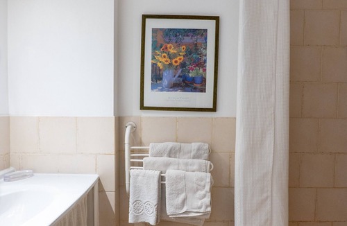 Moustiers-Sainte-Marie Bed & Breakfast | Bed and Breakfast 'Le Mas Du - Chambre Loup' with Mountain View, Shared Terrace and Wi-Fi