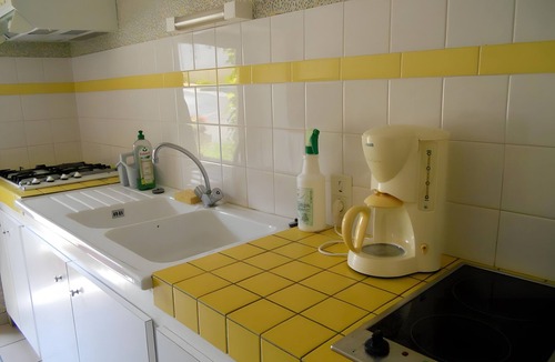 Saint-Denis-les-Martel Bed & Breakfast | Bed and Breakfast 'Chambre Giroflée' with Shared Garden and Air Conditioning