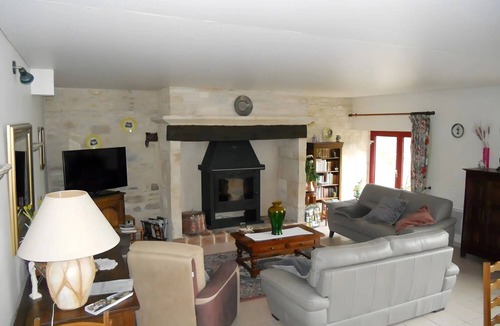 Saint-Denis-les-Martel Bed & Breakfast | Bed and Breakfast 'Chambre Giroflée' with Shared Garden and Air Conditioning