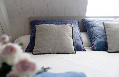 Saint-Meloir-des-Ondes Bed & Breakfast | Bed and Breakfast 'La Marine' with Shared Terrace, Shared Garden and Wi-Fi