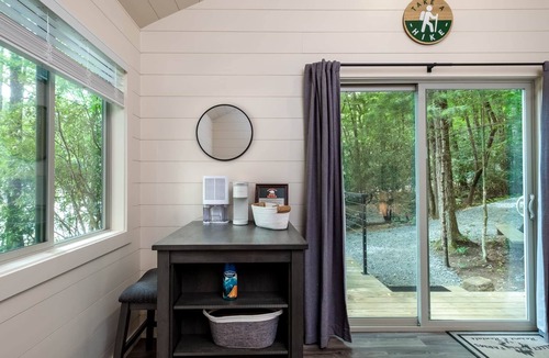 Balsam Grove Cabin | Bed & Bear - Couples Glamping Cabin