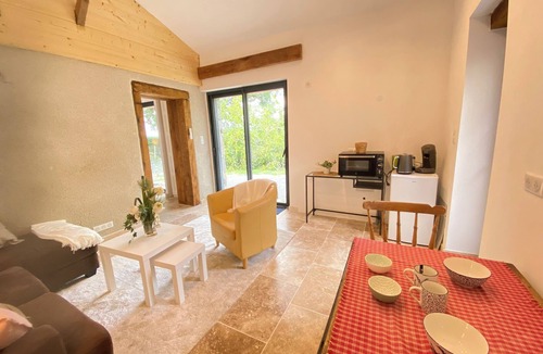 Lasserre Bed & Breakfast | Bed & Breakfast avec salon, kitchinette, terrasse, jardin privé et clos
